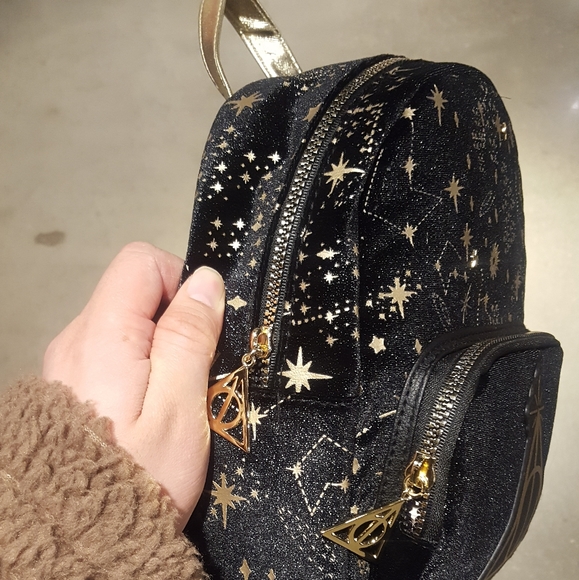 Harry Potter Velvet Deathly Hallows Backbag - Picture 6 of 8